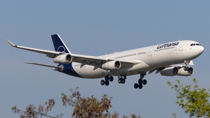Photo of D-AIGX - Airbus A340-313 operated by Lufthansa