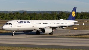 Photo of D-AIRT - Airbus A321-131 operated by Lufthansa