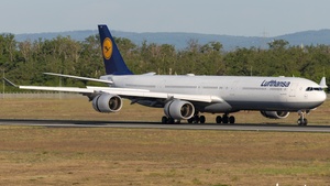 Photo of D-AIHW - Airbus A340-642 operated by Lufthansa