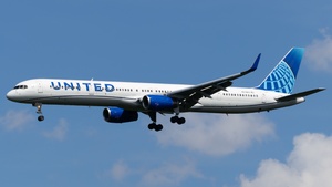 Photo of N57863 - Boeing 757-33N operated by United Airlines