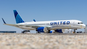 Photo of N13138 - Boeing 757-224 operated by United Airlines