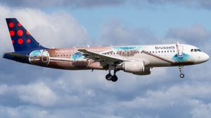 Photo of OO-SNM - Airbus A320-214 operated by Brussels Airlines