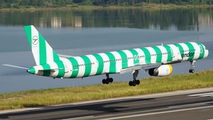 Photo of D-ABOL - Boeing 757-330 operated by Condor