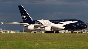 Photo of D-AIMH - Airbus A380-841 operated by Lufthansa