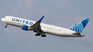 Photo of N674UA - Boeing 767-322(ER) operated by United Airlines