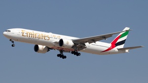 Photo of A6-ENN - Boeing 777-31H(ER) operated by Emirates