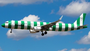 Photo of D-AIAC - Airbus A321-211 operated by Condor