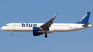 Photo of AP-BMM - Airbus A321-211 operated by Airblue