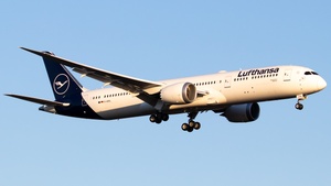Photo of D-ABPL - Boeing 787-9 Dreamliner operated by Lufthansa