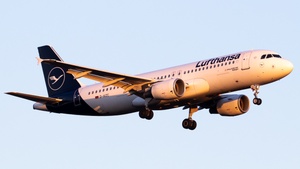 Photo of D-AIZC - Airbus A320-214 operated by Lufthansa