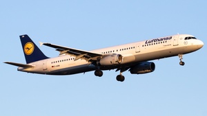 Photo of D-AIRM - Airbus A321-131 operated by Lufthansa