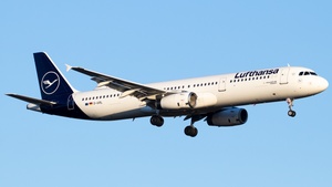 Photo of D-AIRL - Airbus A321-131 operated by Lufthansa
