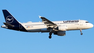Photo of D-AIZA - Airbus A320-214 operated by Lufthansa