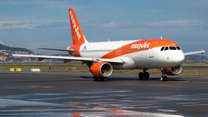 Photo of OE-ICN - Airbus A320-214 operated by easyJet Europe