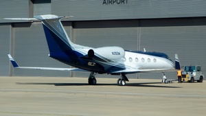 Photo of N35DM - Gulfstream GIV-X (G450) operated by Executive Jet Management