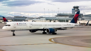 Photo of N590NW - Boeing 757-351 operated by Delta Air Lines