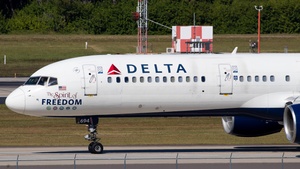 Photo of N694DL - Boeing 757-232 operated by Delta Air Lines
