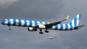 Photo of D-ABOI - Boeing 757-330 operated by Condor