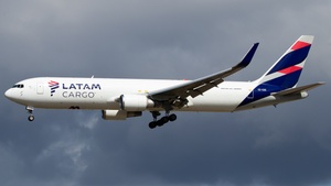 Photo of CC-CXE - Boeing 767-316(ER)(BCF) operated by LATAM Cargo