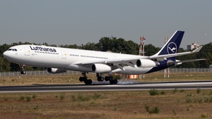 Photo of D-AIFE - Airbus A340-313 operated by Lufthansa
