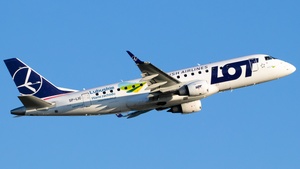 Photo of SP-LIC - Embraer ERJ-175STD operated by LOT Polish Airlines