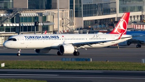 Photo of TC-LPG - Airbus A321-271NX operated by Turkish Airlines