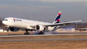 Photo of PT-MUH - Boeing 777-32W(ER) operated by LATAM Airlines Brasil