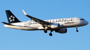 Photo of D-AIUA - Airbus A320-214 operated by Lufthansa
