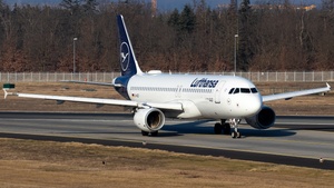 Photo of D-AIZI - Airbus A320-214 operated by Lufthansa