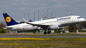 Photo of D-AIUP - Airbus A320-214 operated by Lufthansa