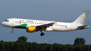 Photo of EC-KLB - Airbus A320-214 operated by Vueling
