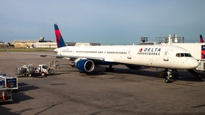 Photo of N586NW - Boeing 757-351 operated by Delta Air Lines