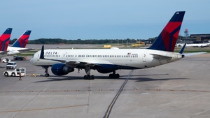 Photo of N690DL - Boeing 757-232 operated by Delta Air Lines