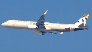 Photo of A6-AEH - Airbus A321-231 operated by Etihad Airways