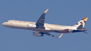 Photo of A6-AEG - Airbus A321-231 operated by Etihad Airways