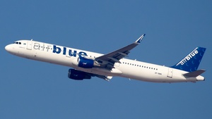 Photo of AP-BMN - Airbus A321-211 operated by Airblue