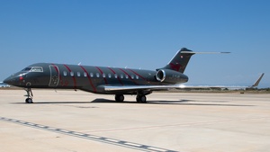 Photo of C-FLMK - Bombardier Global Express XRS operated by Execaire