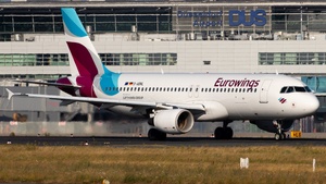 Photo of D-ABNL - Airbus A320-214 operated by Eurowings