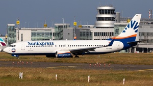 Photo of TC-SRE - Boeing 737-8JP operated by SunExpress