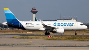 Photo of D-AIUV - Airbus A320-214 operated by Discover Airlines