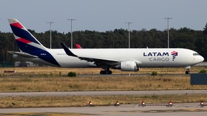 Photo of N418LA - Boeing 767-316F operated by LATAM Cargo Colombia