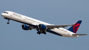 Photo of N586NW - Boeing 757-351 operated by Delta Air Lines