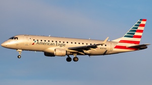 Photo of N137HQ - Embraer ERJ-175LR operated by American Eagle (opb Republic Airways)