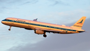 Photo of N581UW - Airbus A321-231 operated by American Airlines