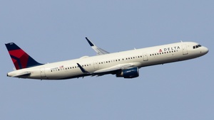 Photo of N303DN - Airbus A321-211 operated by Delta Air Lines