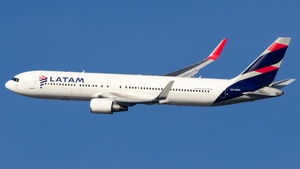 Photo of CC-CWV - Boeing 767-316(ER) operated by LATAM Airlines