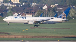 Photo of N685UA - Boeing 767-3CB(ER) operated by United Airlines