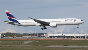 Photo of PT-MUJ - Boeing 777-32W(ER) operated by LATAM Airlines Brasil