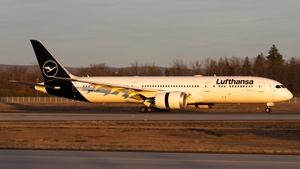 Photo of D-ABPD - Boeing 787-9 Dreamliner operated by Lufthansa