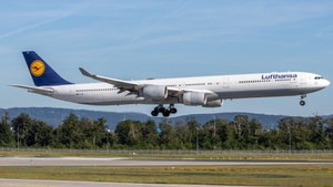 Photo with serial 981 - Airbus A340-642